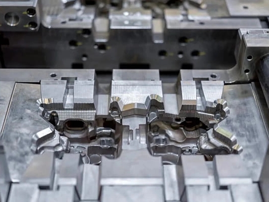 From Casting To Completion: The Perfect Synergy of Die Casting And CNC Machining in Modern Manufacturing